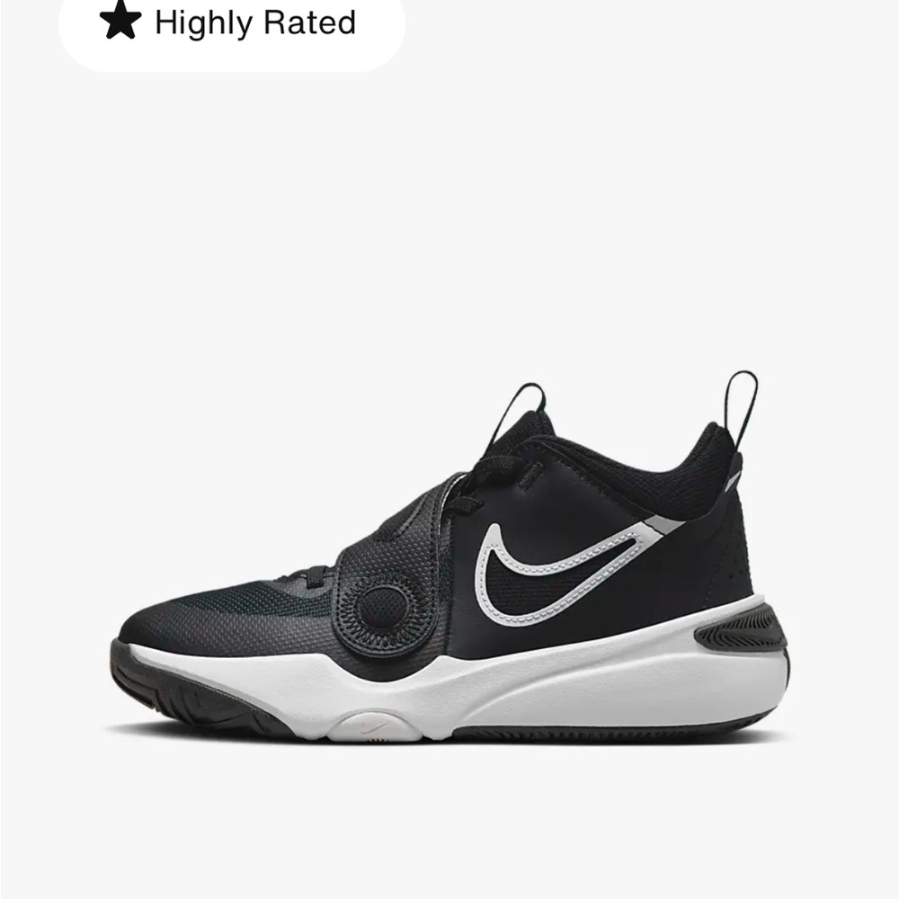 Nike Team Hustle Basketball Shoes in Black (size 3.5Y)